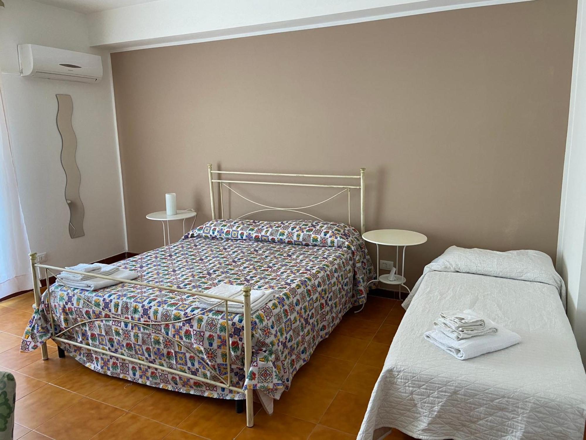 Dragonfly Rooms New Trapani Eksteriør bilde
